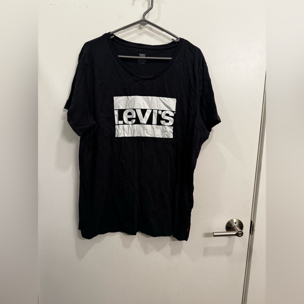 Levi’s women’s plus size tee shirt 2xl